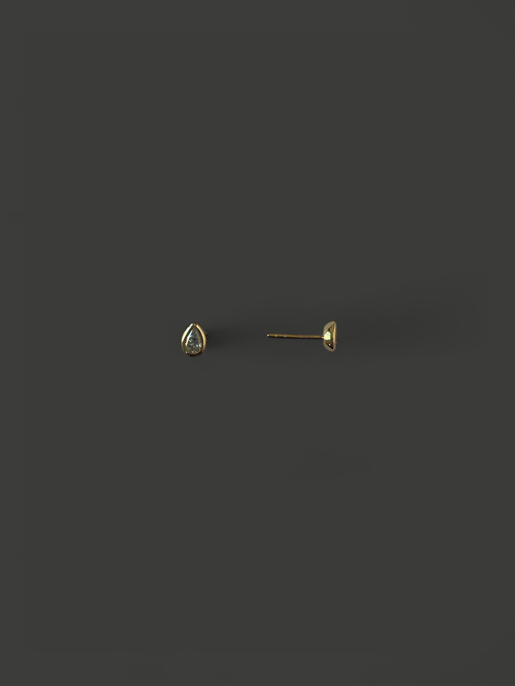 FE12 Medium Pear Diamond Studs