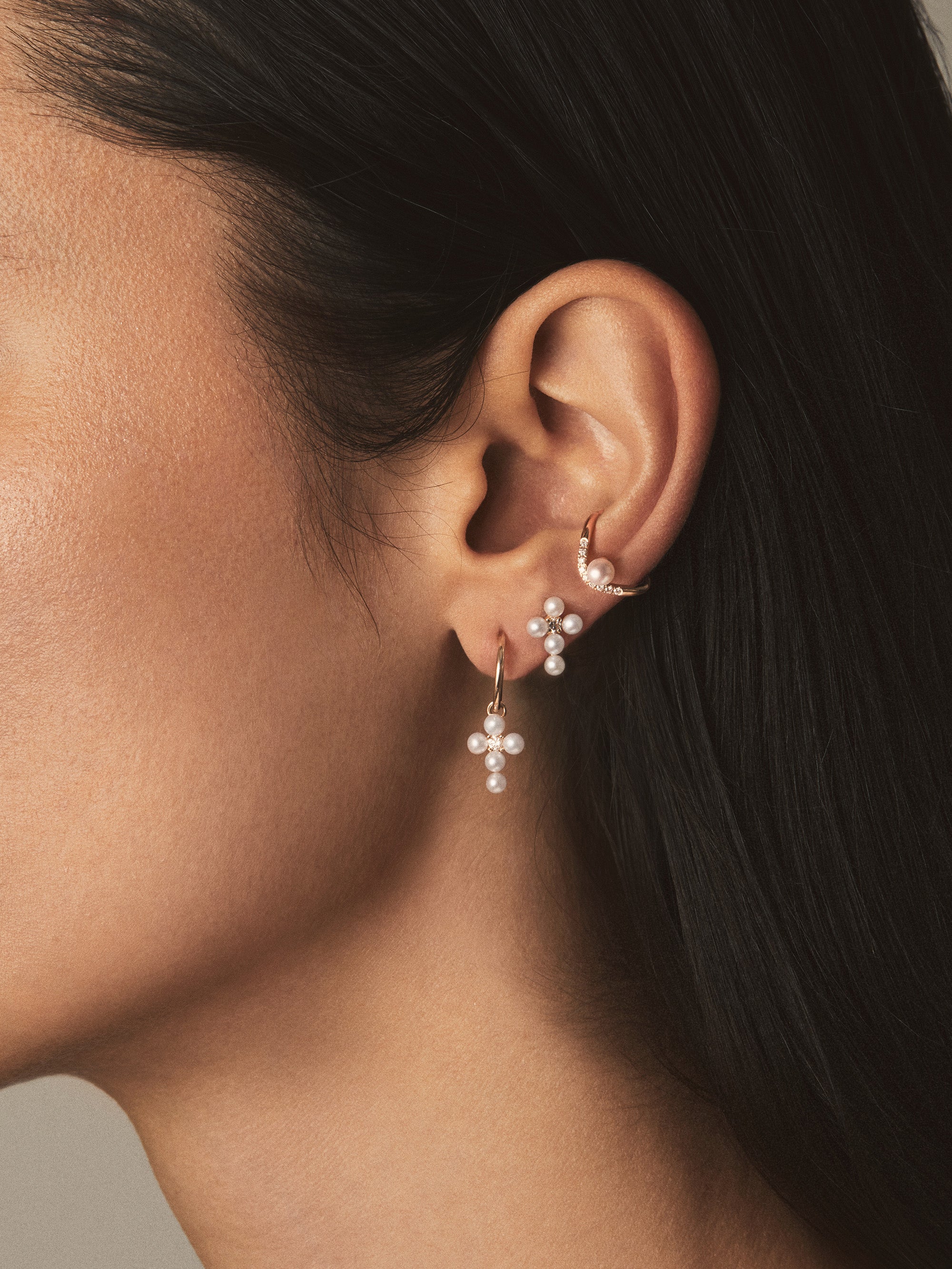 SBE431 Sea of Beauty. Curve All Diamond and Pearl Ear Cuff