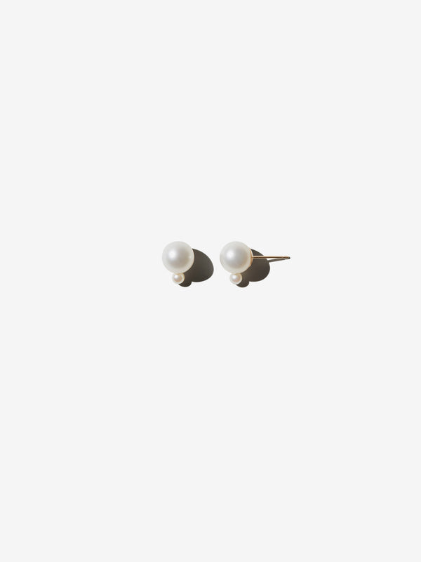 SBE241S Sea of Beauty. Small Kissing Pearl Studs