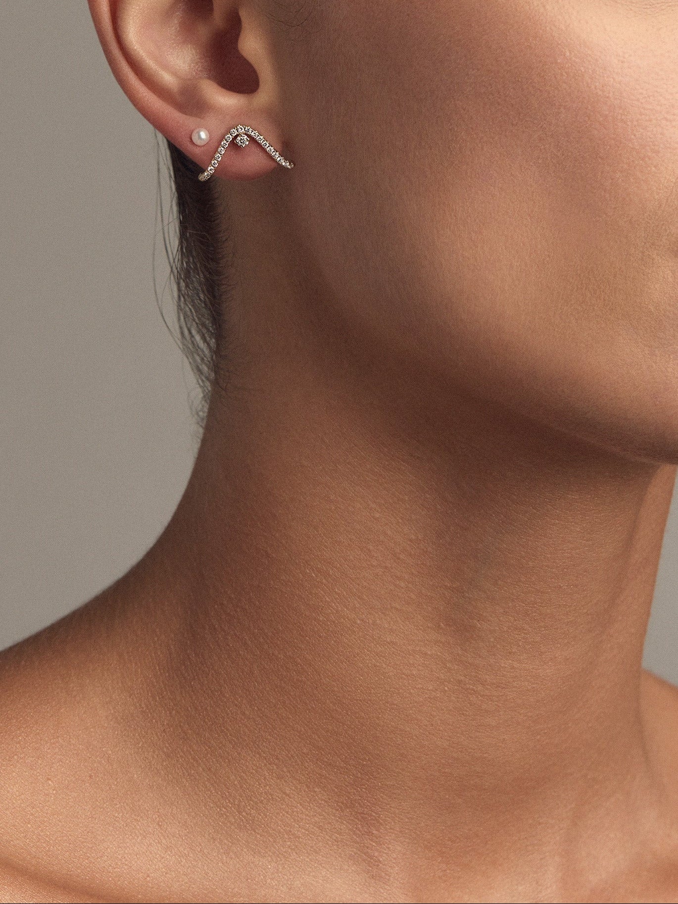 SBE415 Sea of Beauty. Diamond Curve Earring