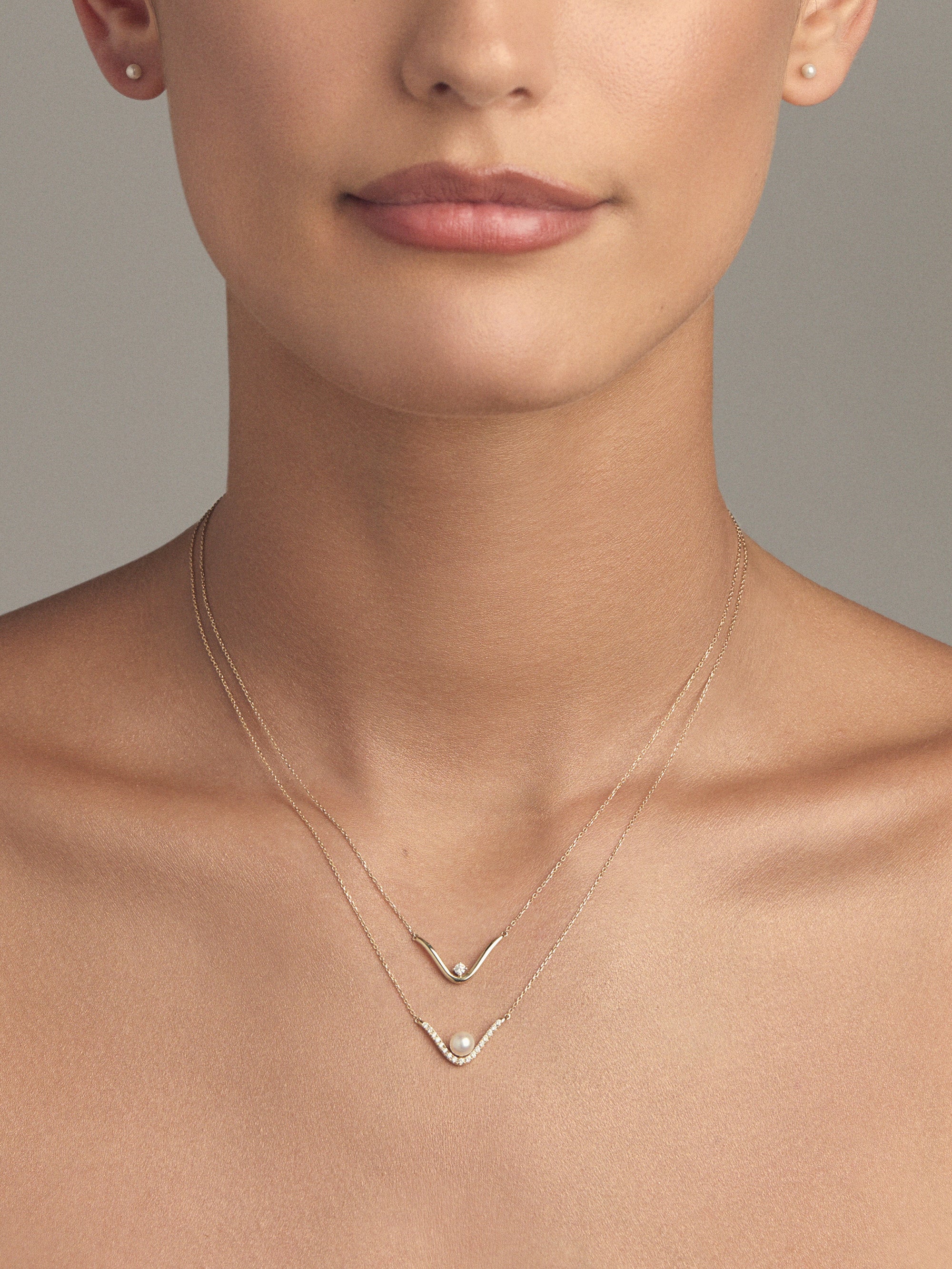 SBN313 Sea of Beauty. Diamond and Pearl Curve Necklace