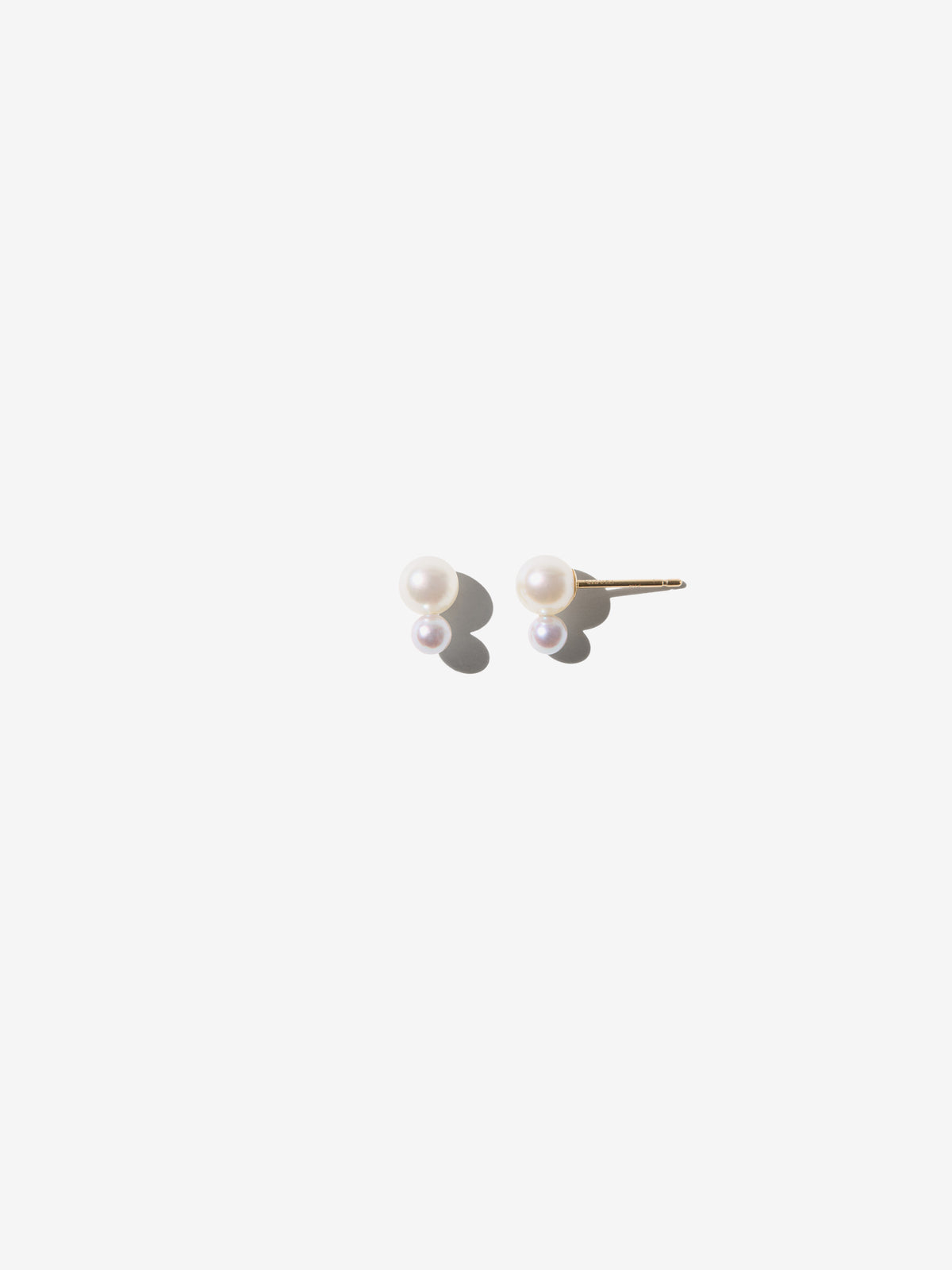 14kt Gold Kissing White And Grey Akoya Pearl Earring