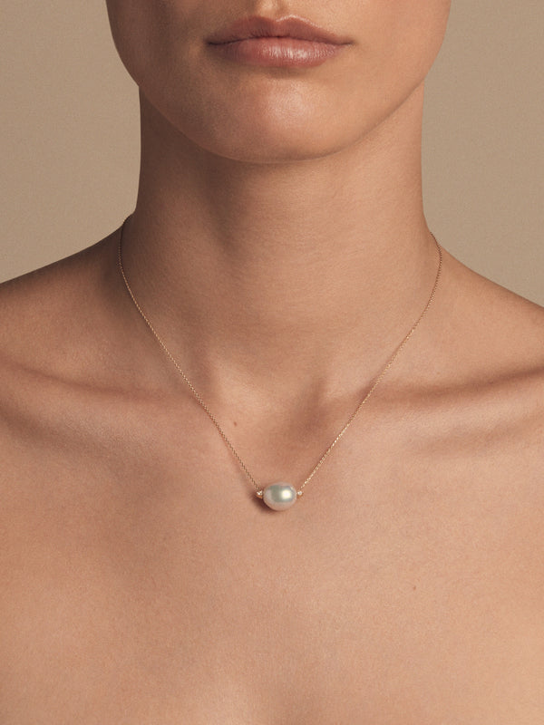 SBN289 Sea of Beauty. Pearl Solitaire and Diamond Necklace