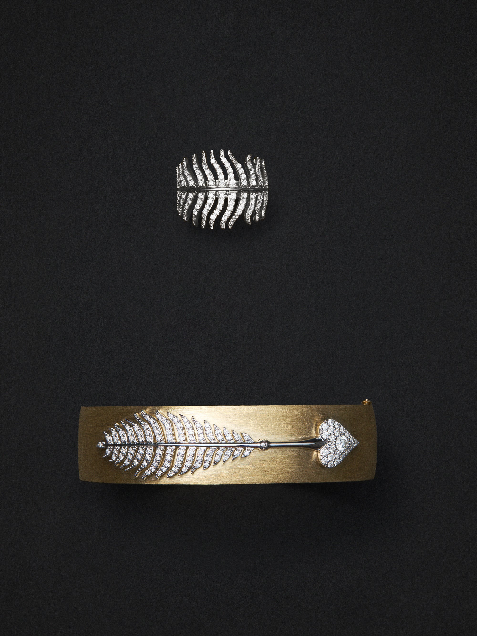 2R XVIII. Grande White Gold Diamond Feather Ring