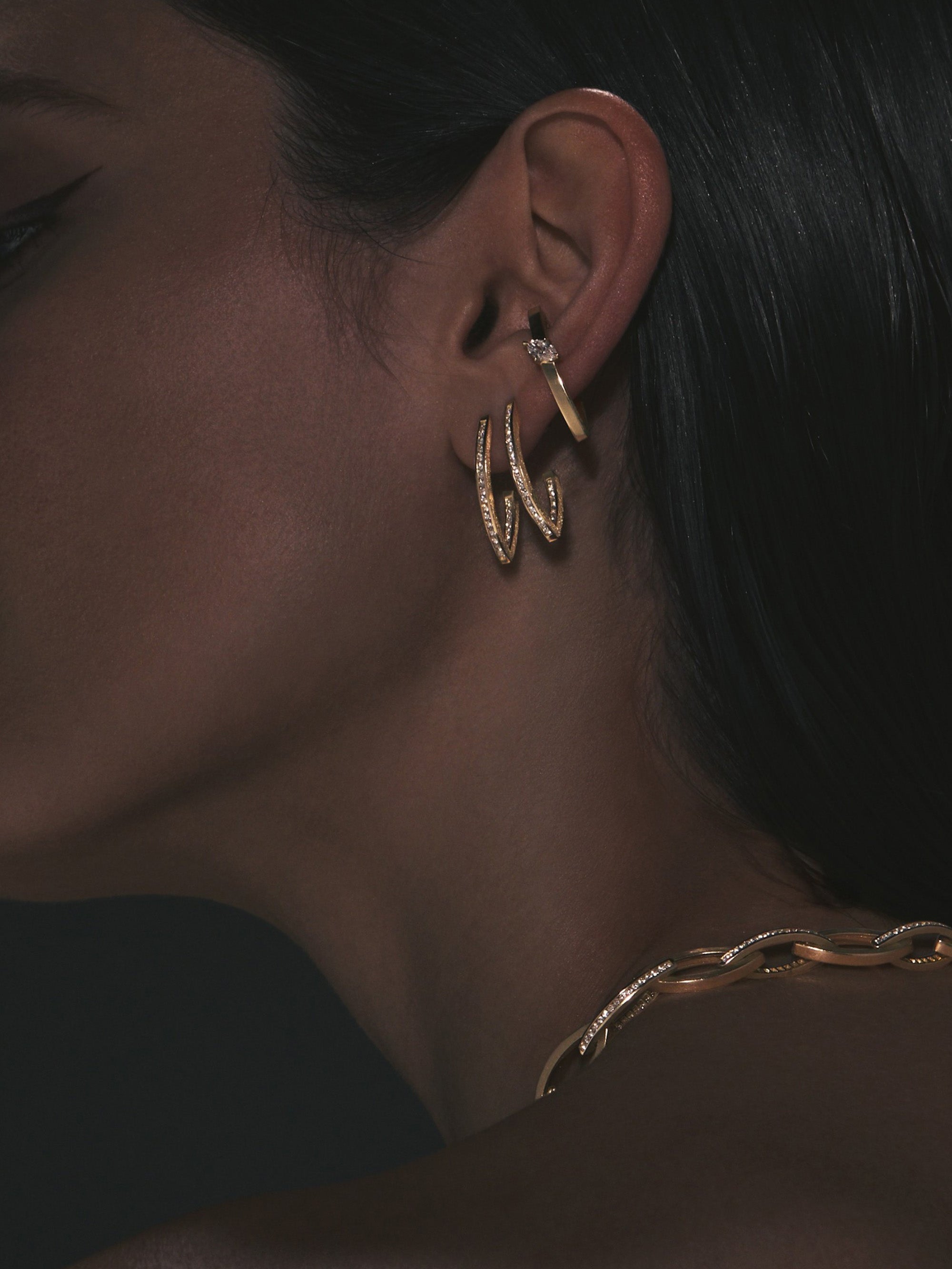 9E XVIII. Marquise Link Yellow Gold and Channel Diamond Earring