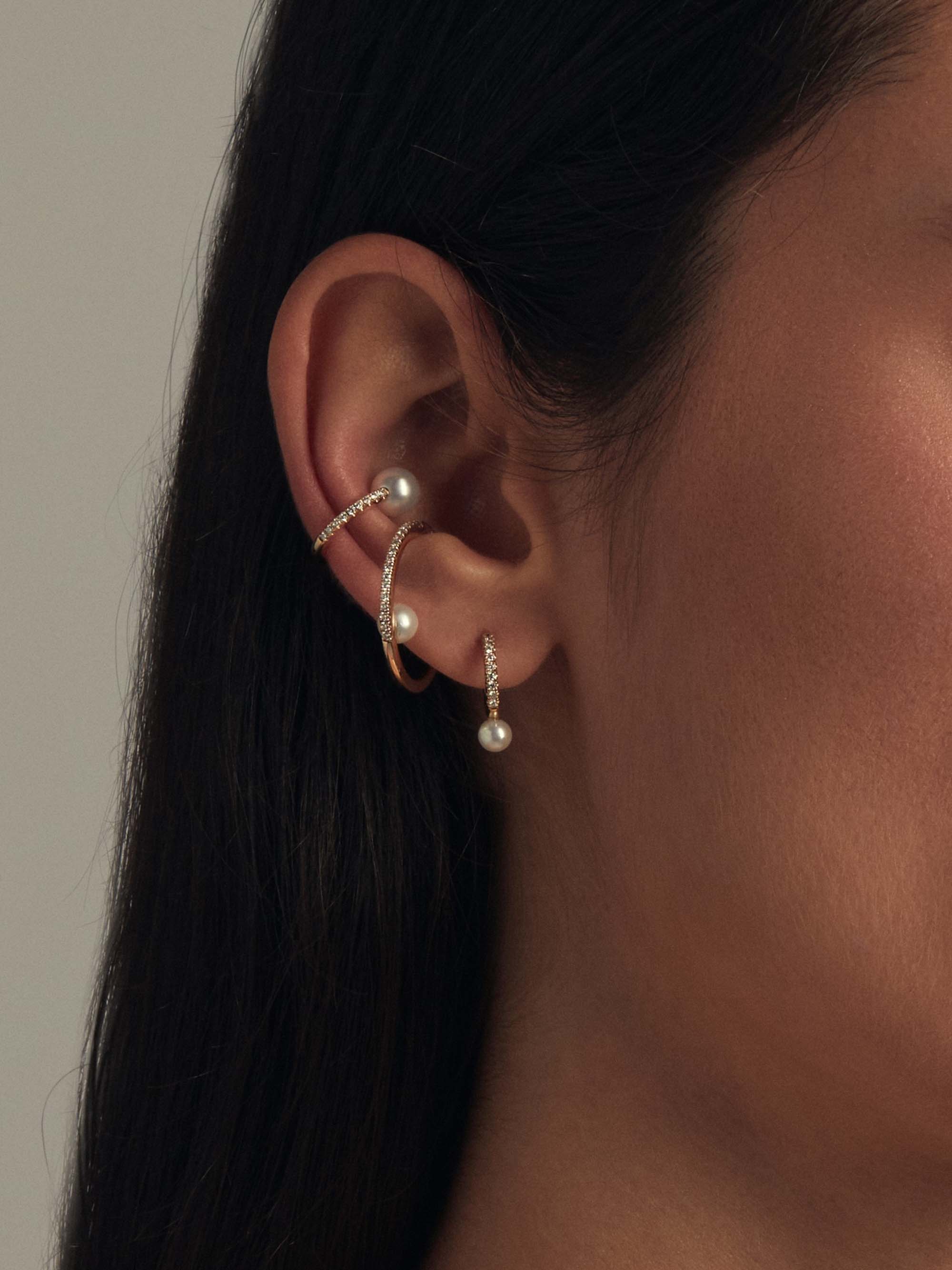 SBE346 Sea of Beauty. Inside Pearl and Diamond Ear Cuff