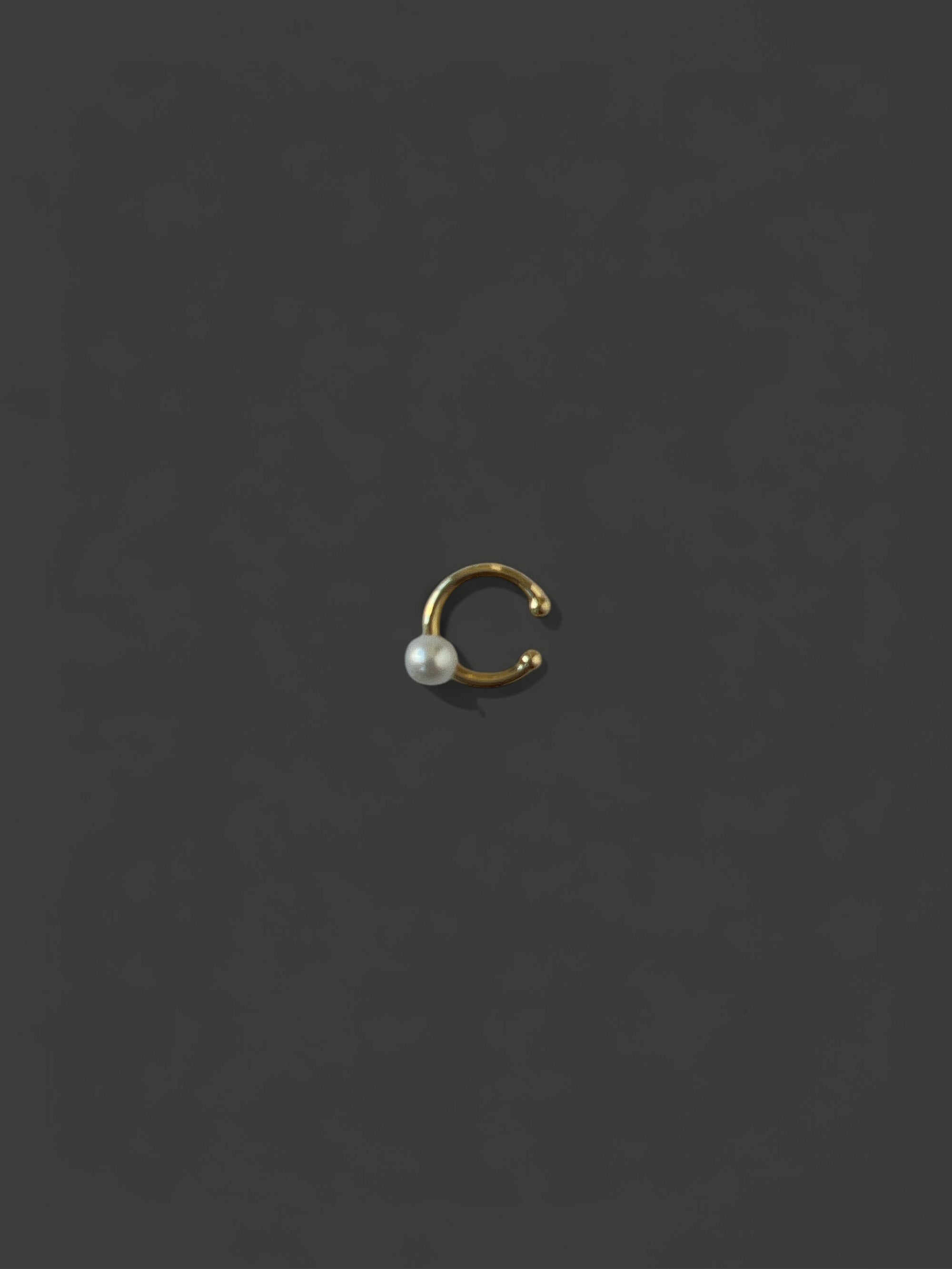 FE13 Inset Diamond Pearl Earcuff