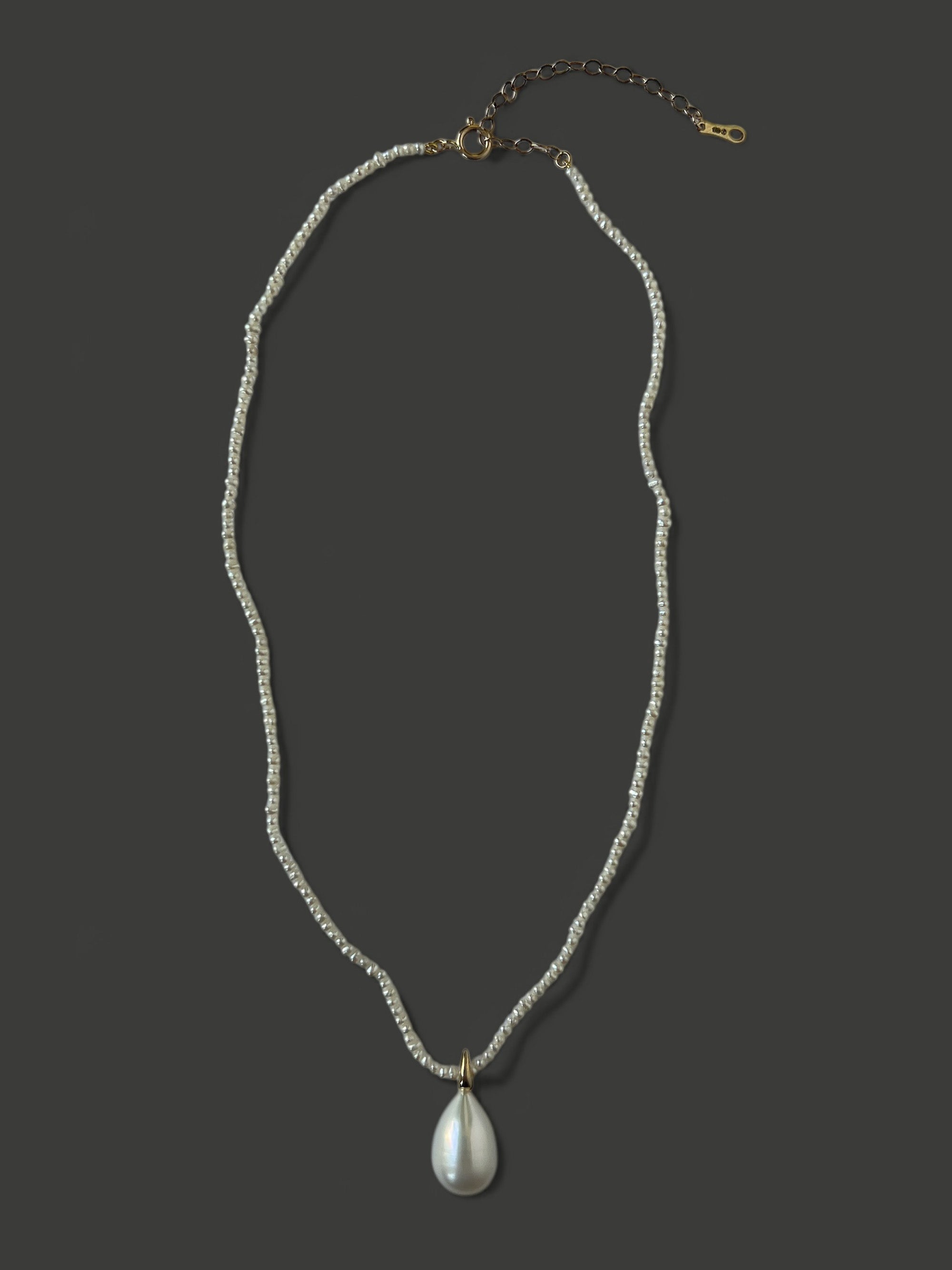 FN54 White Baroque Pearl on Dancing Pearl Necklace