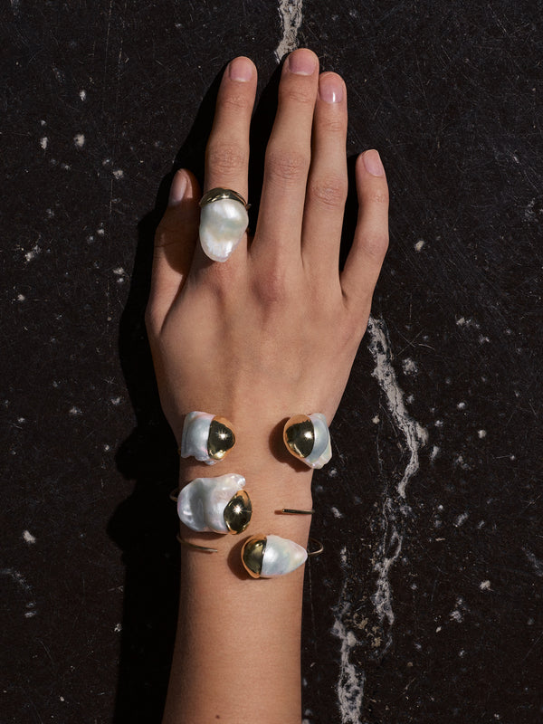 Large Baroque Pearl With Fluid Gold Cuff SBA55