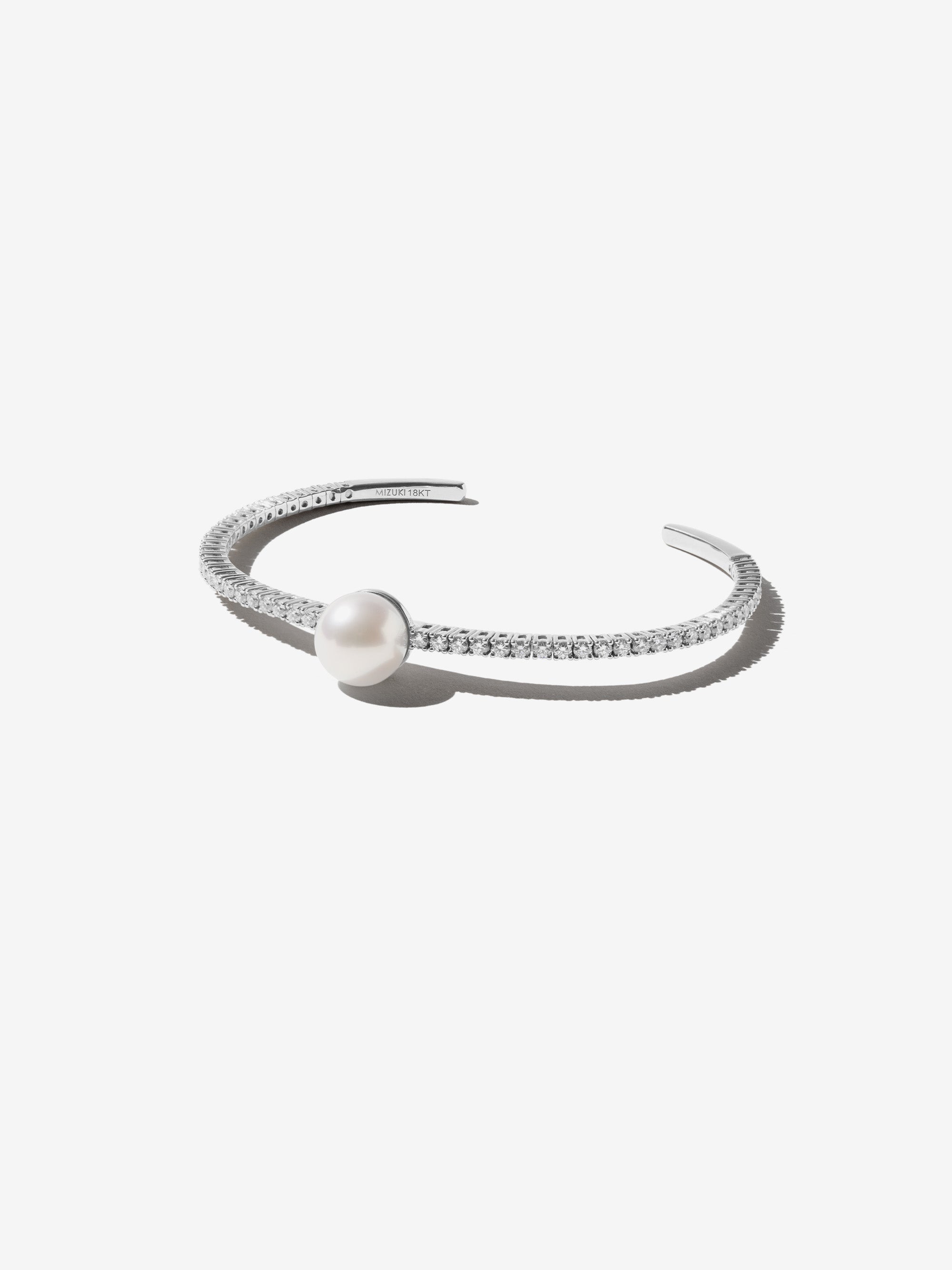 PA1 Prive. Center South Sea Pearl with Diamond Cuff