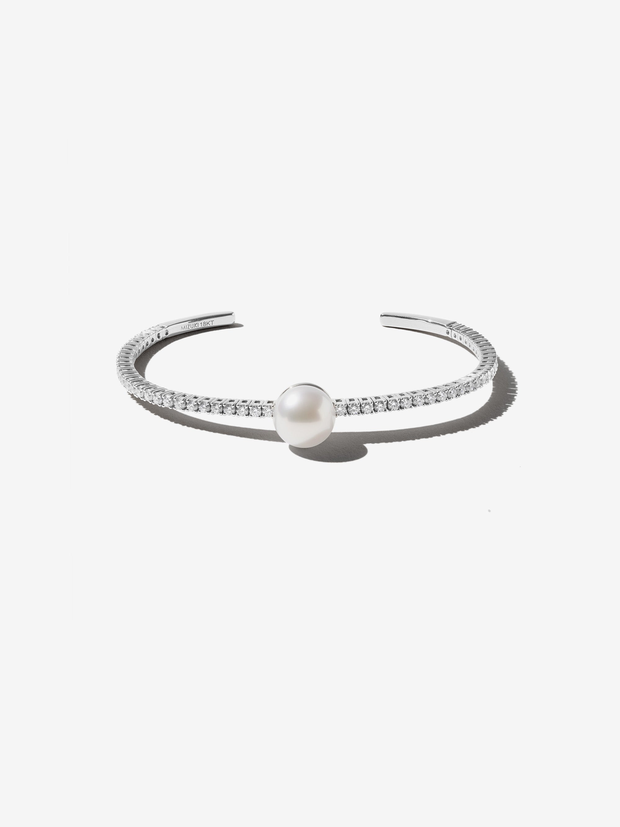 PA1 Prive. Center South Sea Pearl with Diamond Cuff