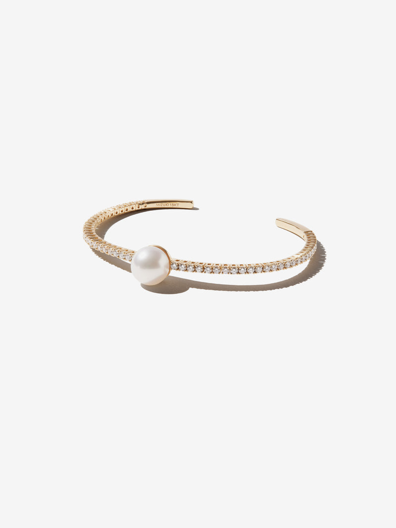 Prive Collection. Center Akoya Pearl with Diamond Cuff PA1