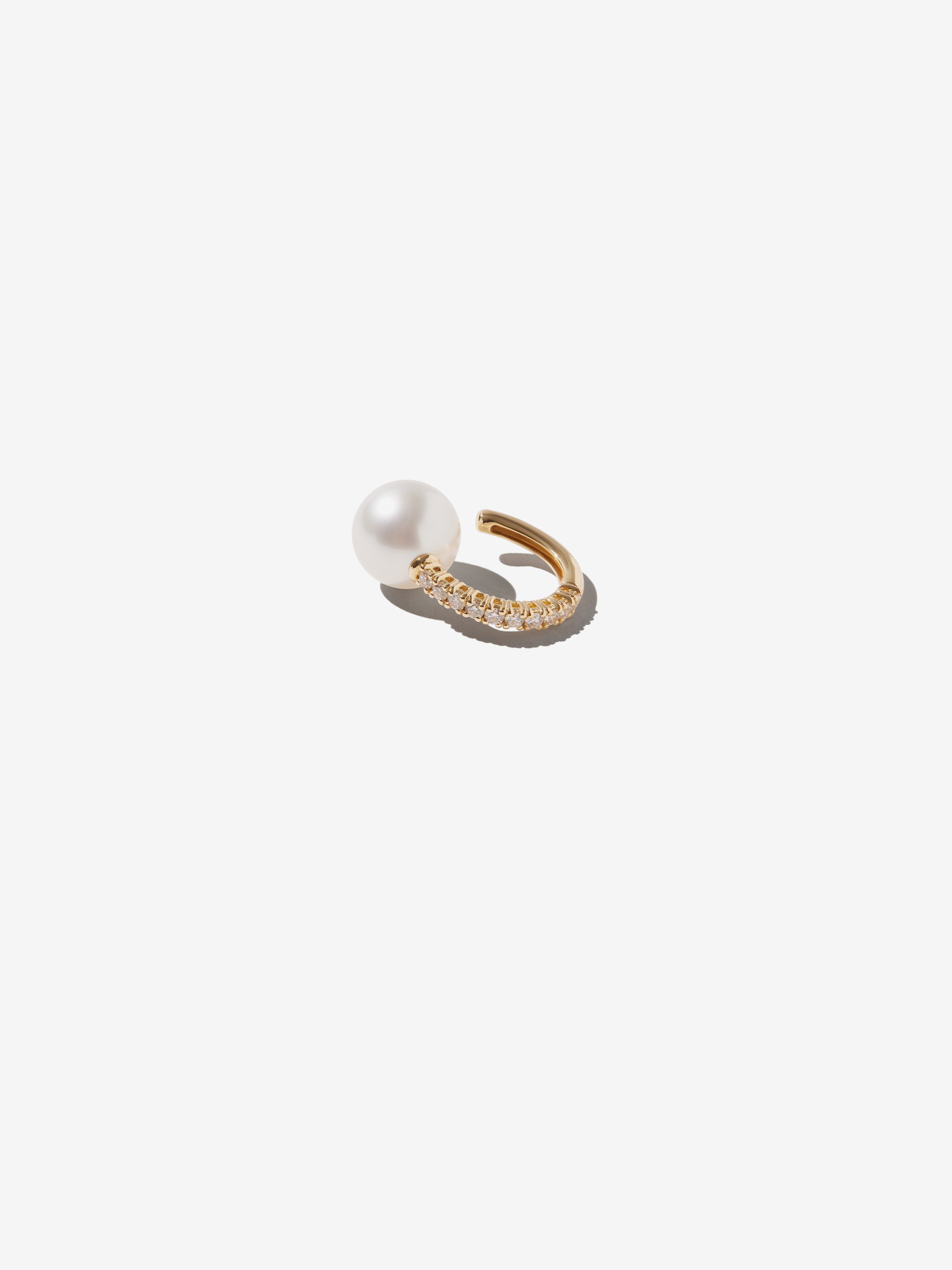 PE6 Prive. Akoya Pearl with Diamond Ear Cuff