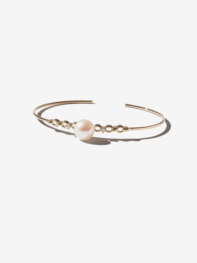 SBA124 Sea of Beauty. Link Pearl and Diamond Cuff