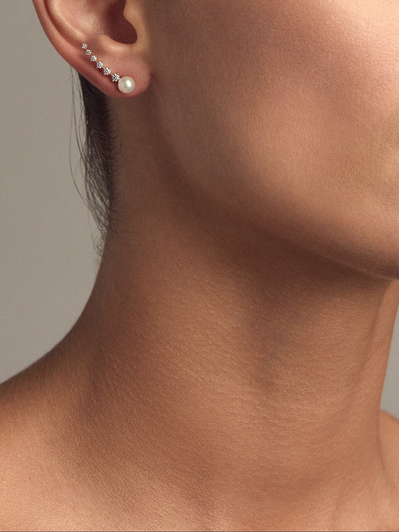 SBE412 Sea of Beauty. Single Pearl Diamond Ear Climber