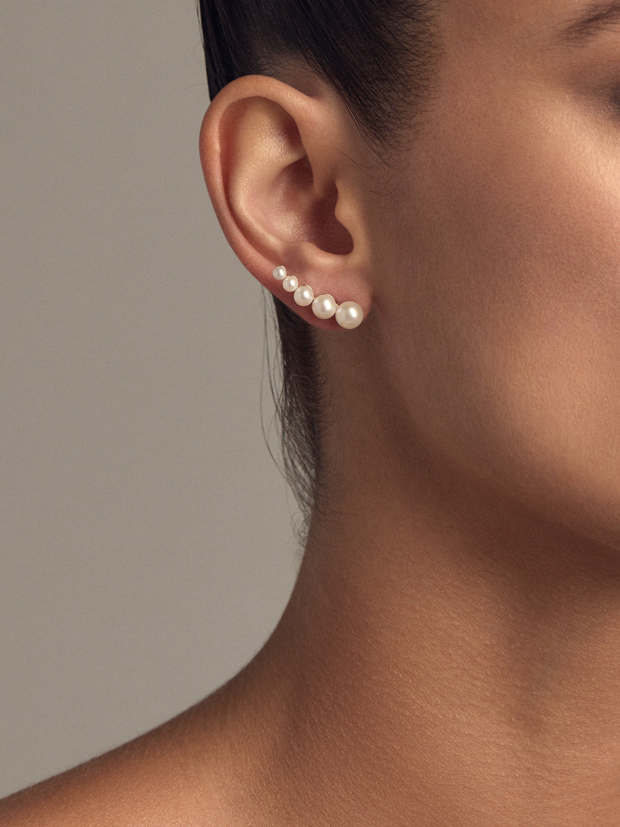 SBE414 Sea of Beauty. Cascading Pearl Ear Climber