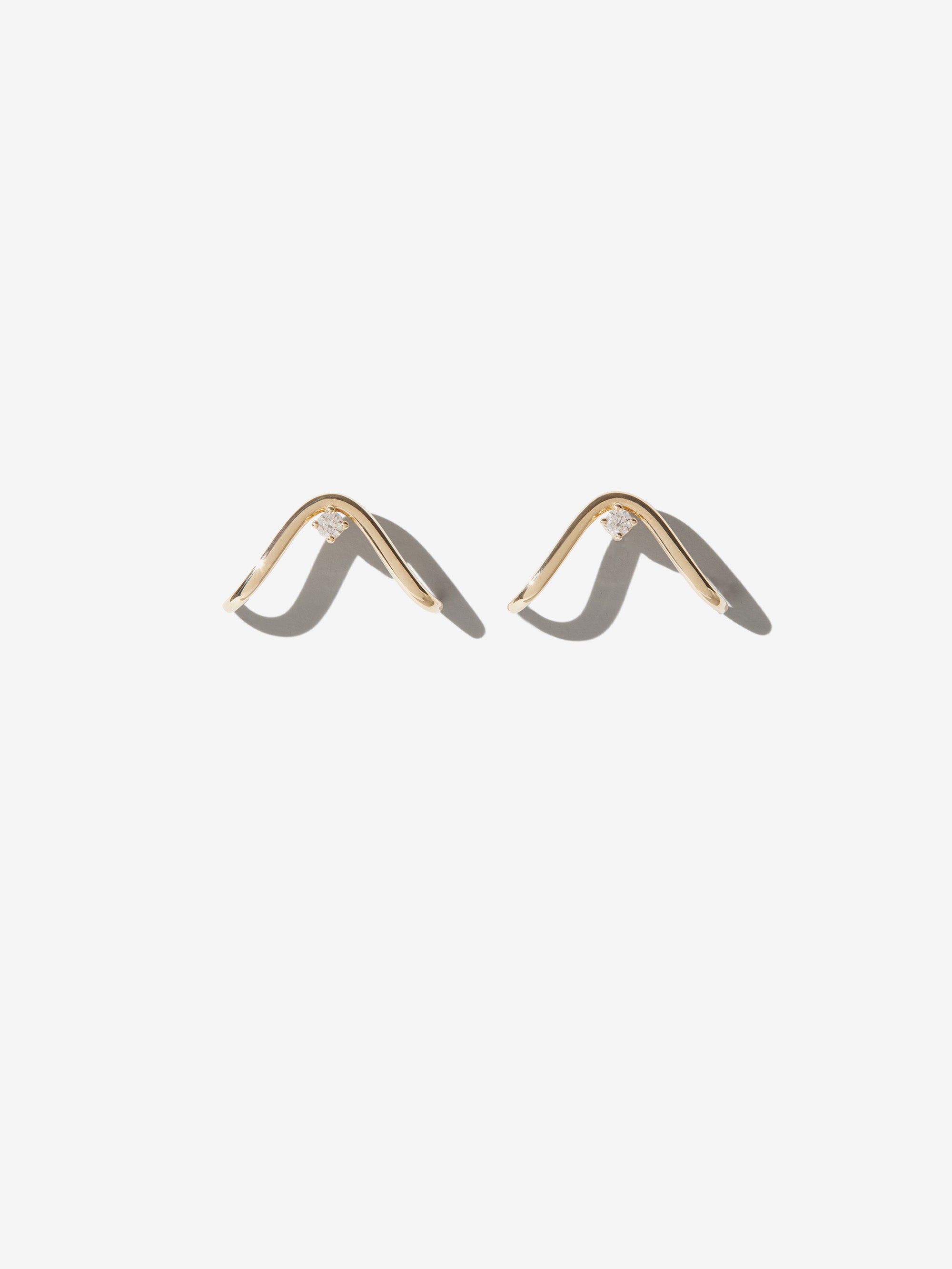 SBE417 Sea of Beauty. Gold and Diamond Curve Earring