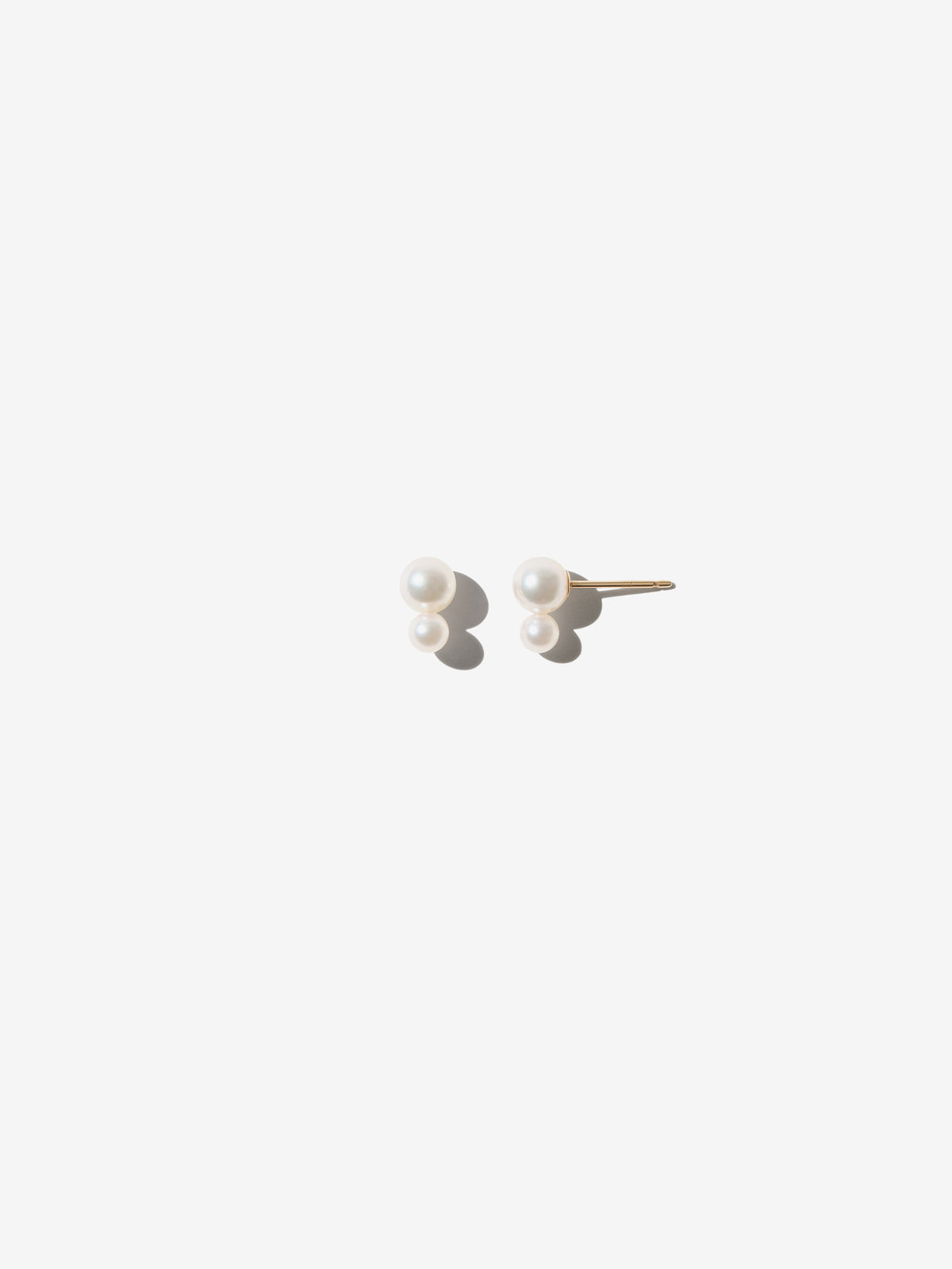 14kt Gold Kissing White Akoya Pearl Earring