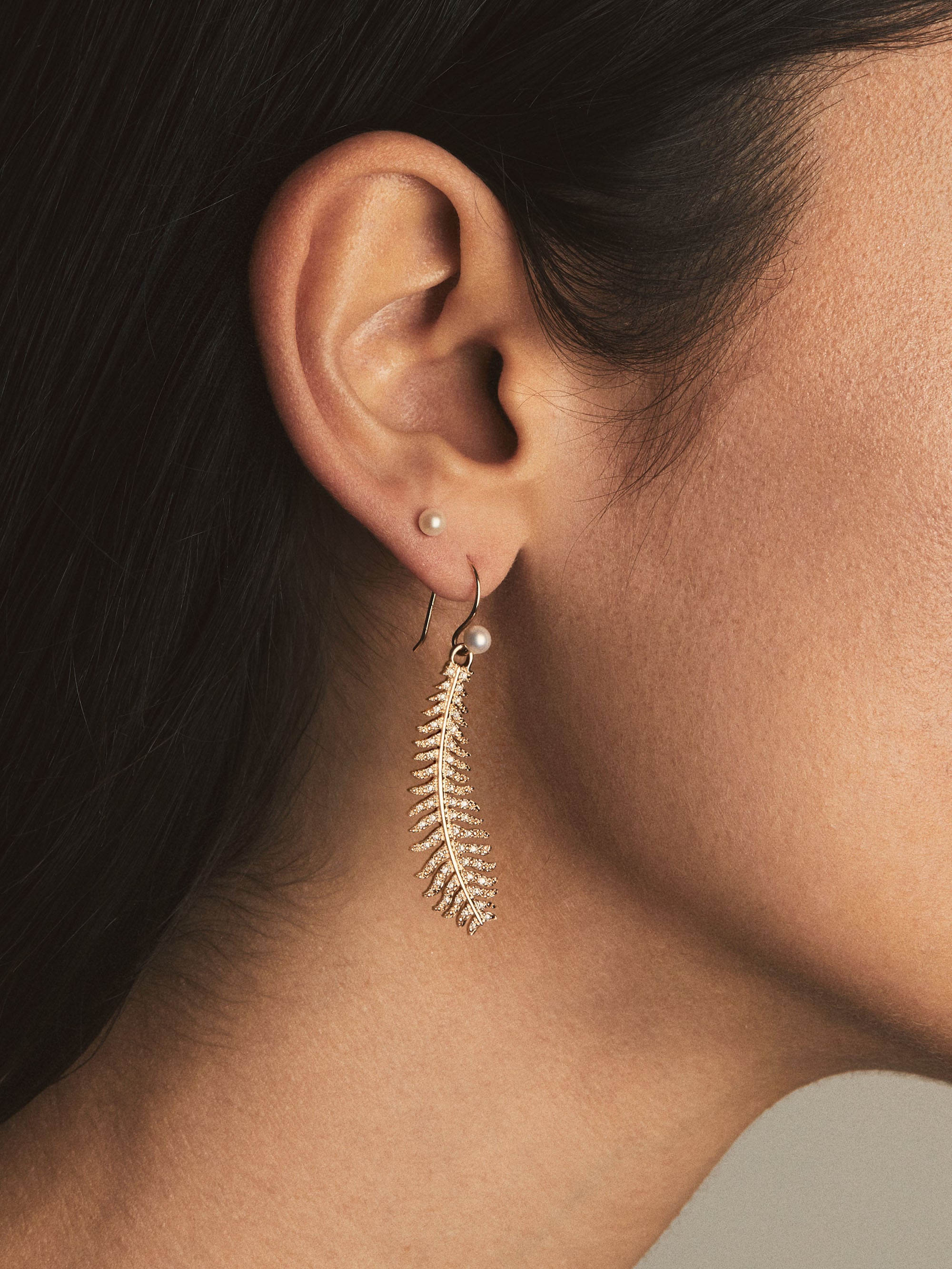 SBE325E Sea of Beauty. Medium Diamond Feather and Pearl Earrings