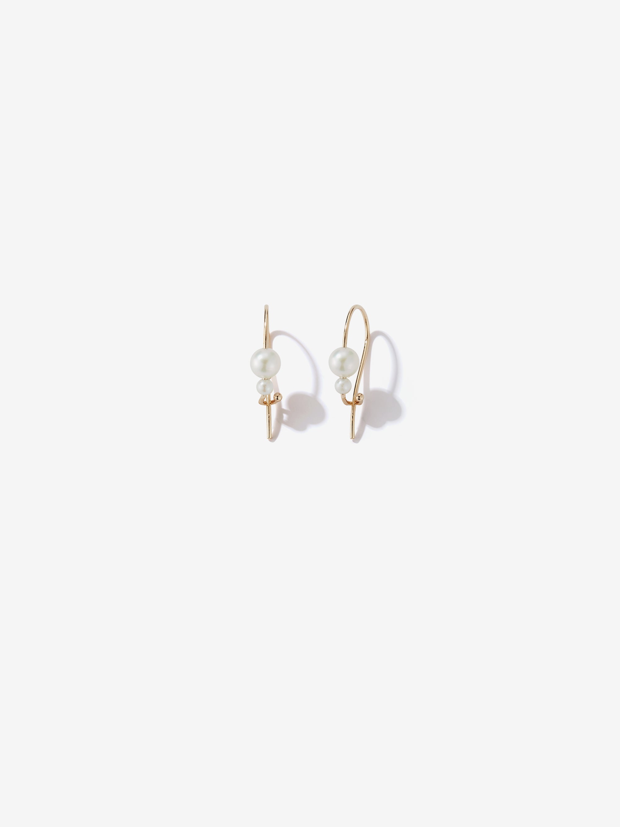 SBE321 Sea of Beauty. Kissing Pearl Safety Pin Earrings